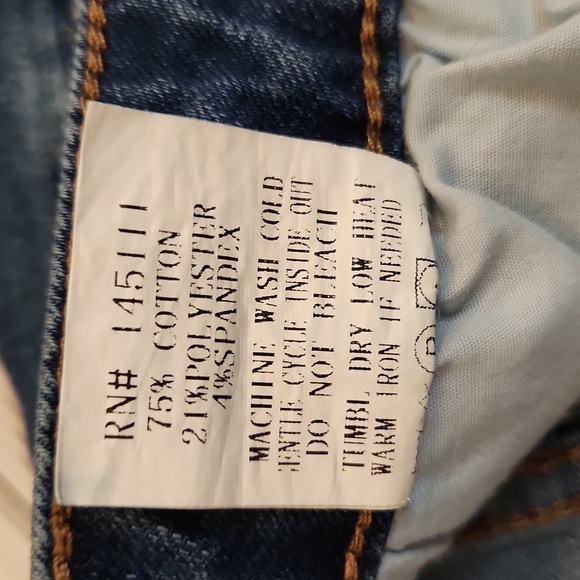 Juniors Red Denim Couture distressed shorts size L. - Picture 7 of 9